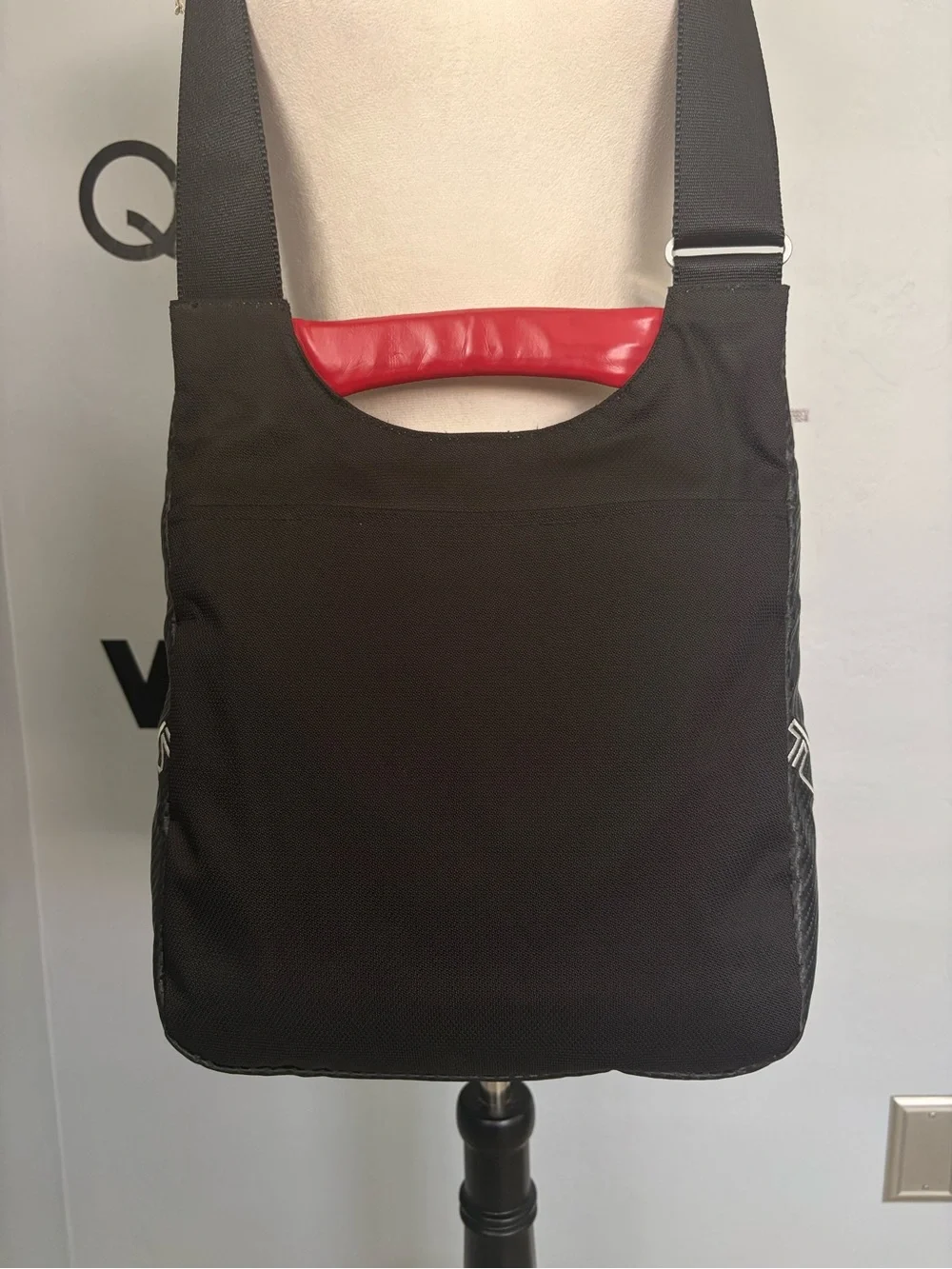 EUC Tumi Black & Red Nylon Crossbody Travel Bag Messenger Pack